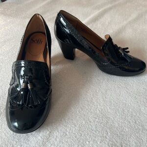 Sofft Black Patent Leather Tassel Oxford Loafer Vintage Style Heels